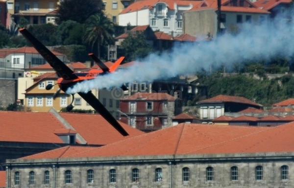 Roof chase - Red Bull Air Race II