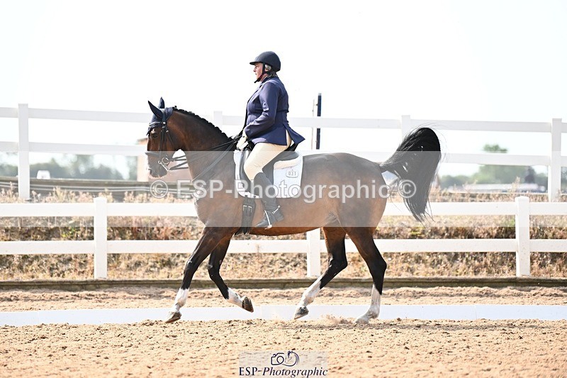 250815-111832-00579 - 031-Nicola.SealRebel.Heart