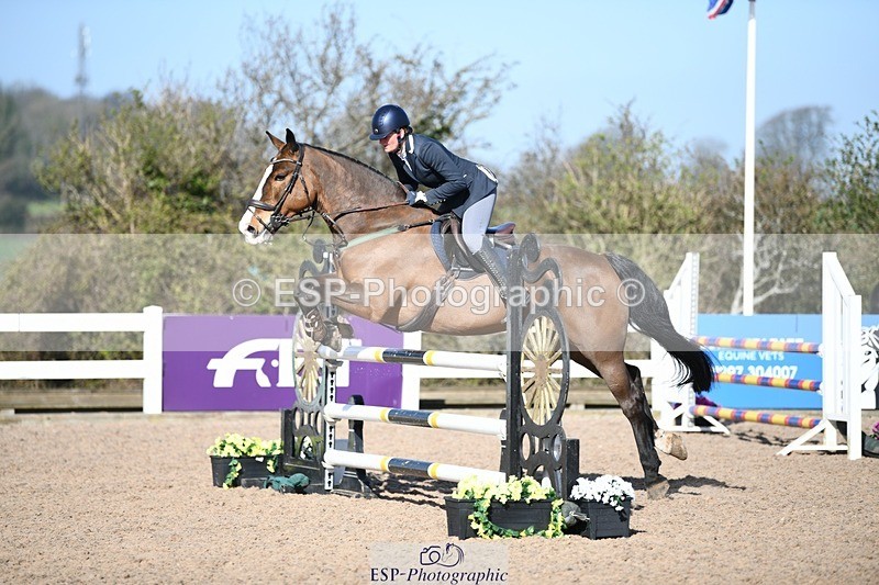 250330-101719-06058 - Cls 32 British Novice and 90cm