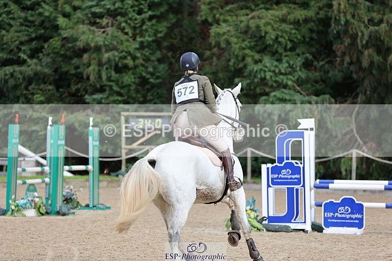 251026A-121616-24598 - G-572-Laura.Pitman With Trot Up