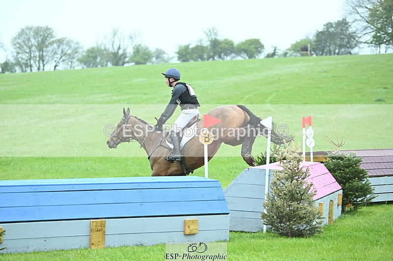 250418-123855-02803 - 025-Oliver.Thompson-HOLD.ME.TIGHT