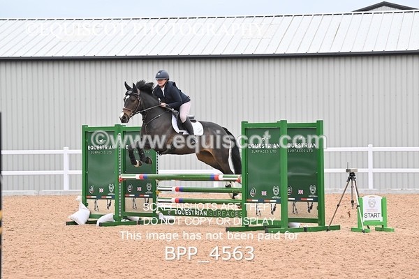 BPP_4563 - CLASS 20 SUN British Novice/90cms Open