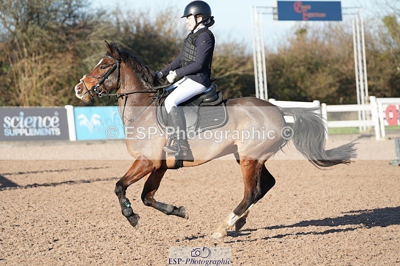 251130-105344-01022 - Cls 4 Pony Brit Nov & 80cm Open