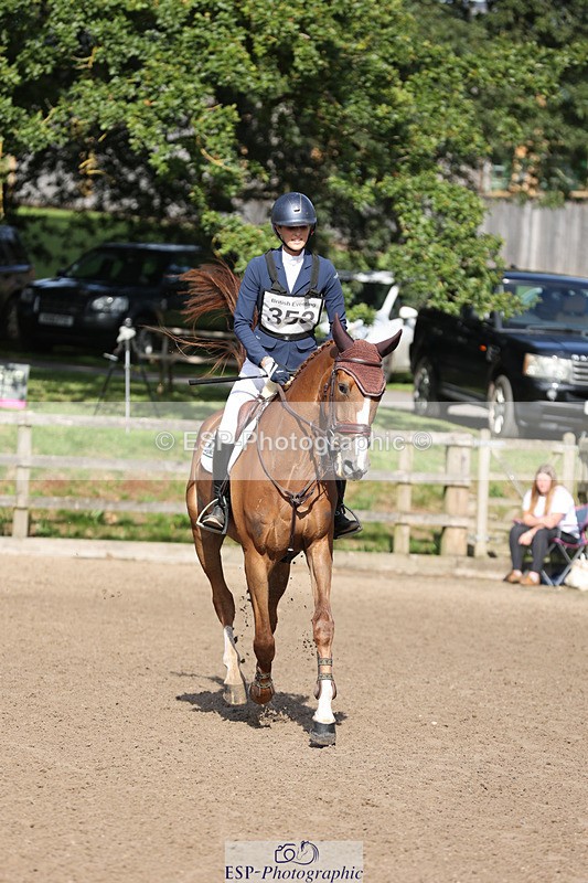 240804-093525-10171 - 353-Maja_Hullah-ORANJE_SPR