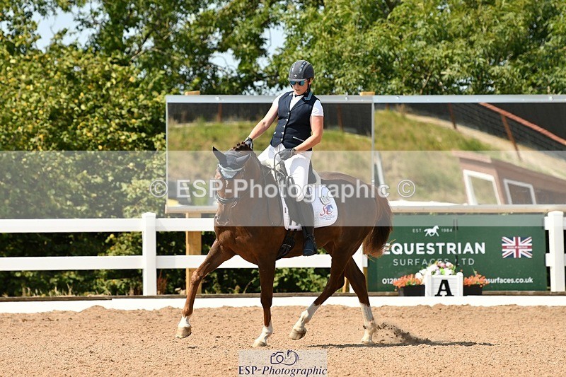 250817-130118-09804 - 214-Verity.PerryVogue