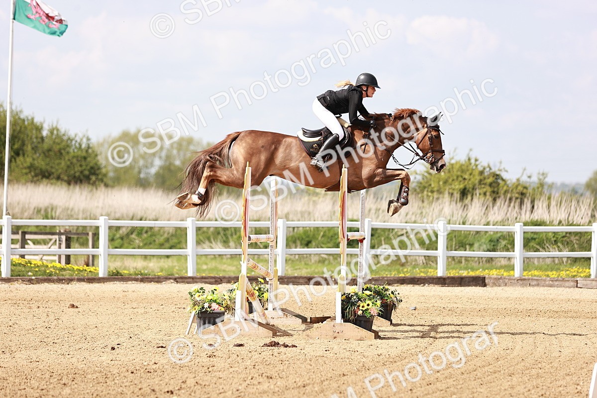  - Class 26 - Senior Foxhunter - 1.20m