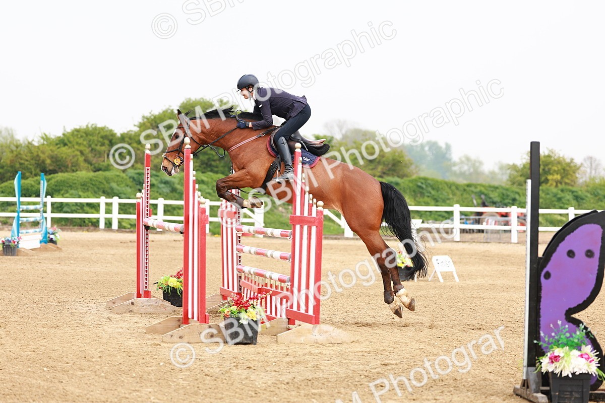  - Class 19 - Senior Foxhunter - 1.20m