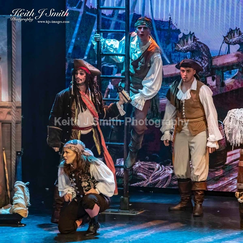 7KJS0881 - Ambition show team