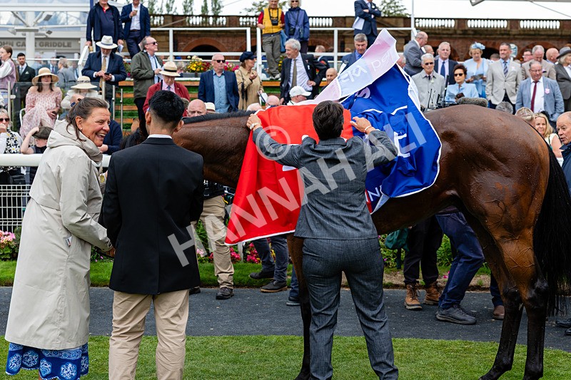 210826-Race 1-Blue Courvoisier-6254 - Race 1 13.50pm Sky Bet Mile Handicap