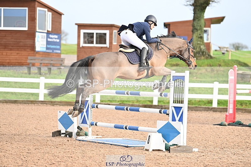 231209A-123956-01799 - Cls 12 Newcomers & 1.10m Open