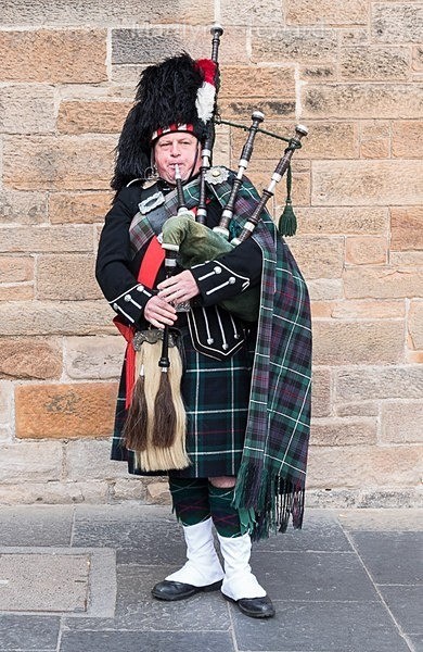 Scottish pipers farewell. - Scotland