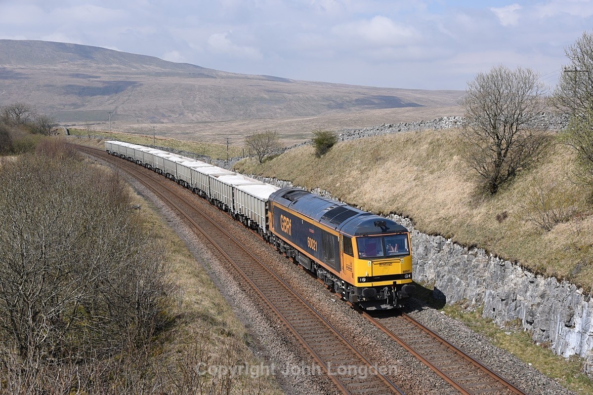 JL - 21.4.23 60021 6F69 Ribblehead - Tuebrook, Salt Lake Cottages - Salt Lake Cottages