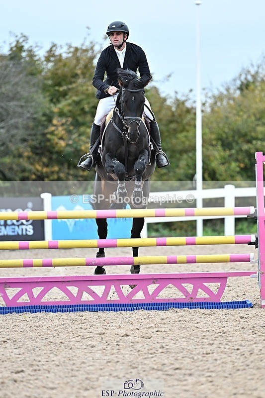 251015-125929-00458 - Cls 4 Newcomers and 1.10m Open