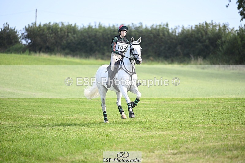 240831A-104247-00404 - 101-Issy.Perry-DATE.NIGHT