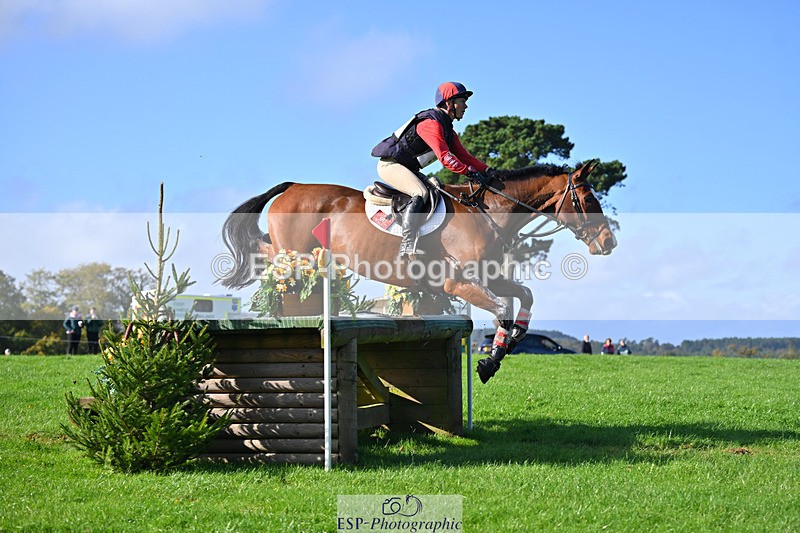 241025-115125-06780 - 057-Louisa.Lockwood-KILCANNON.OREO