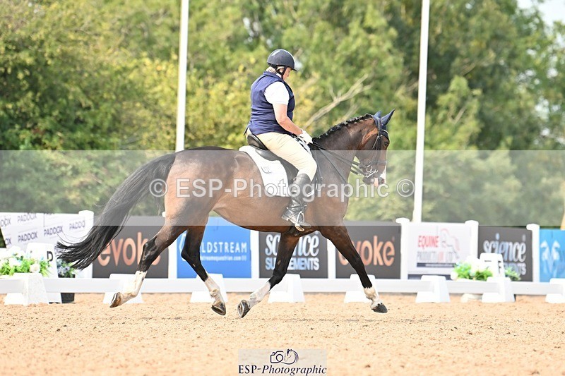 250816-150002-05740 - 031-Nicola.SealRebel.Heart