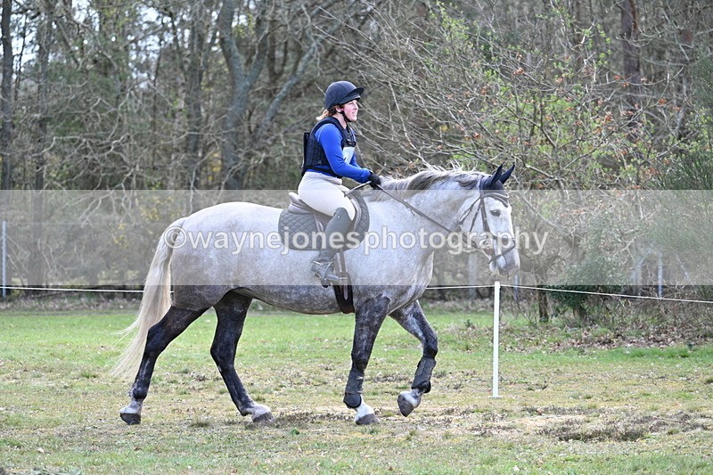 WJ7_0134 - Time 10:13 to 10:38 Times at the Fence