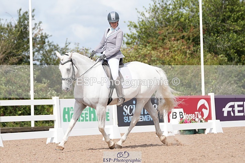 250906-122438-02332 - 070-Charlotte.DoreyDeards.Silver.Bounce