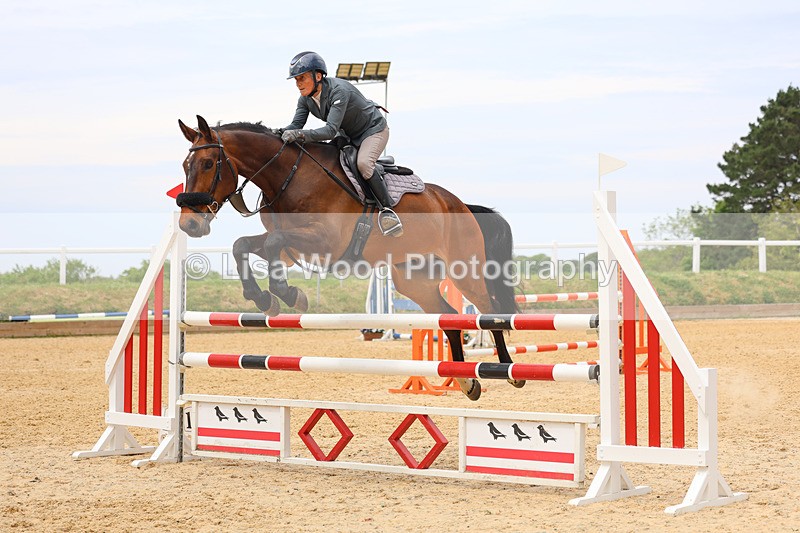 3E7A9360 - Class 8: Senior Newcomers/1.10m open