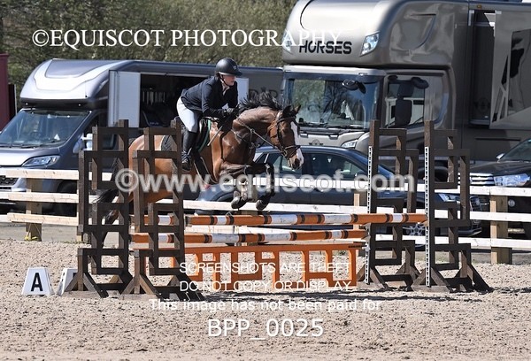 BPP_0025 - CLASS 19 SUN Senior British Novice/ 90cm Open