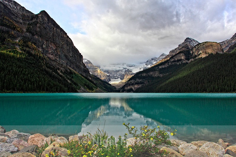 Lake Louise early morning reflection - Canada