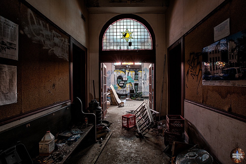 Agudas Achim Synagogue (Chicago,IL) | Hallway to Lobby - Agudas Achim Synagogue