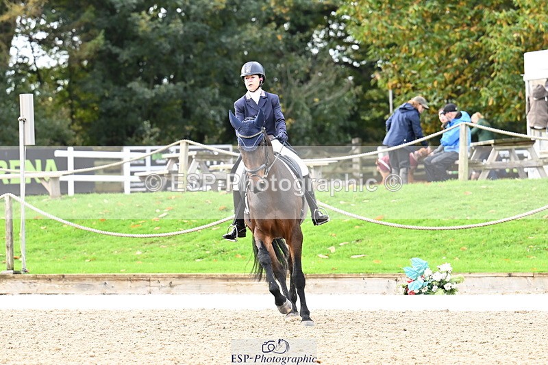 251023A-111212-01671 - B-135-Eva.Carse