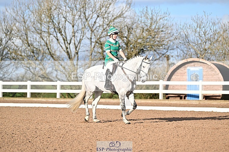 241214-111528-01341 - 105-Janine.Paterson-Machas.Grey