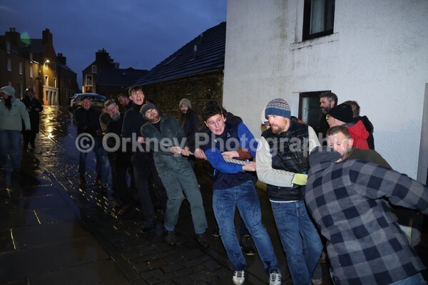 DAD_2081 - Stromness Yule Log Pull