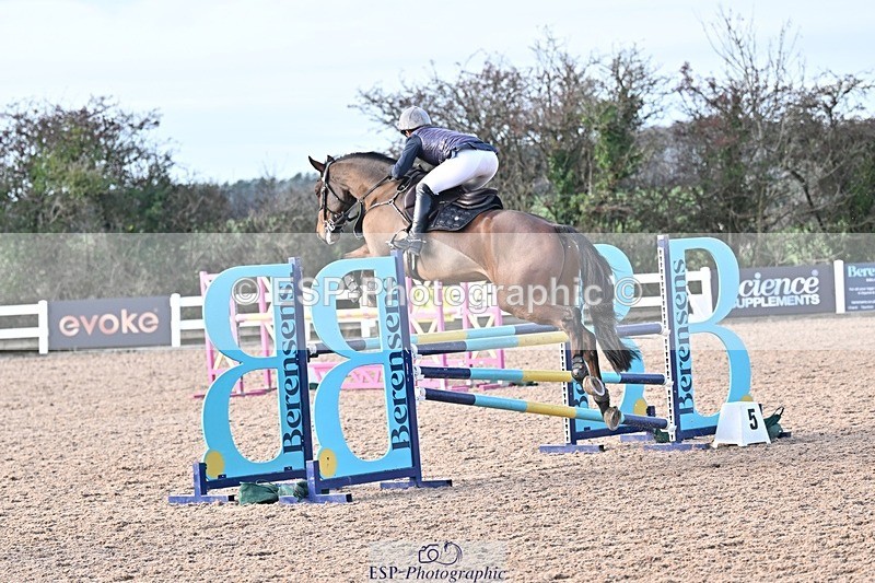 251126-123013-00464 - Cls 4 Newcomers and 1.10m