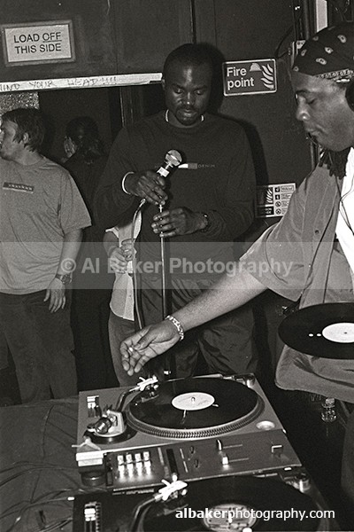 09 - Friends-&-Family @ the-roadhouse 10.05.03