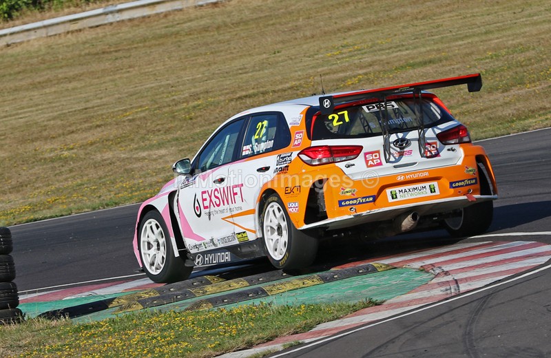  - TCR UK @ Castle Combe