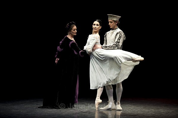 Jane Howarth, Tamara Rojo and Daniele Silingardi (Romeo and Juliet) - Carlos Acosta and Tamara Rojo - Romeo and Juliet