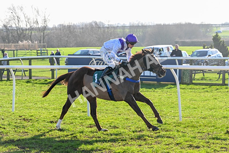 040326-Race 1-Pigeon House-8423 - Race 1