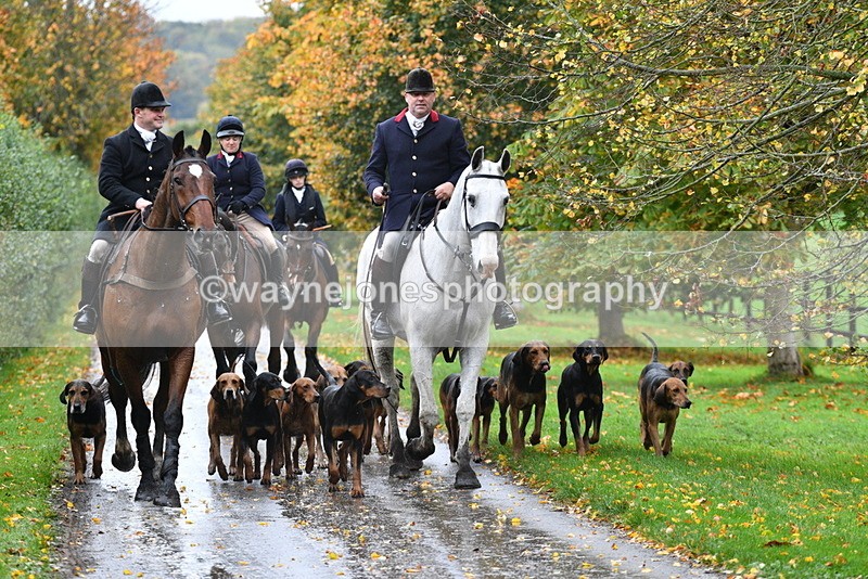 WJ5_6096 - B&B walk back for Hunt Tea !