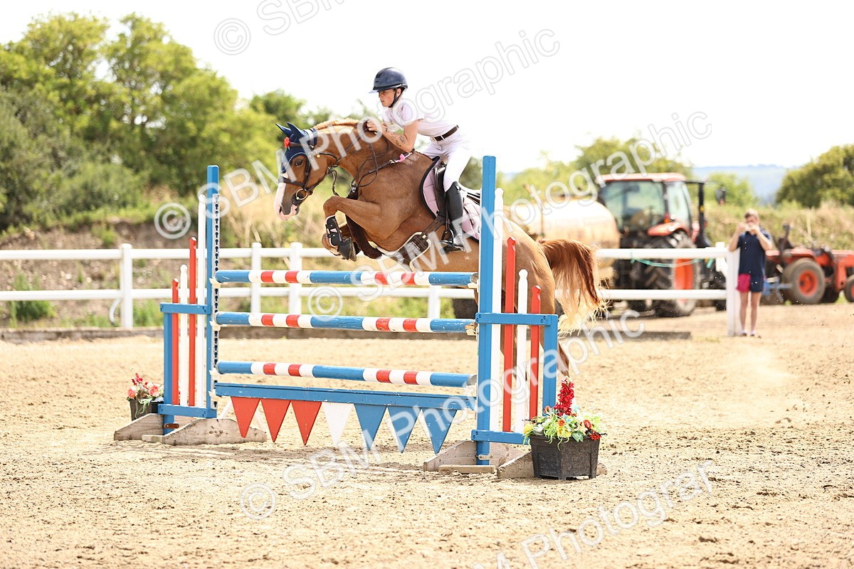 SBM_000561 - Class 15 - Redpost Equestian Senior Foxhunter - 1.20m