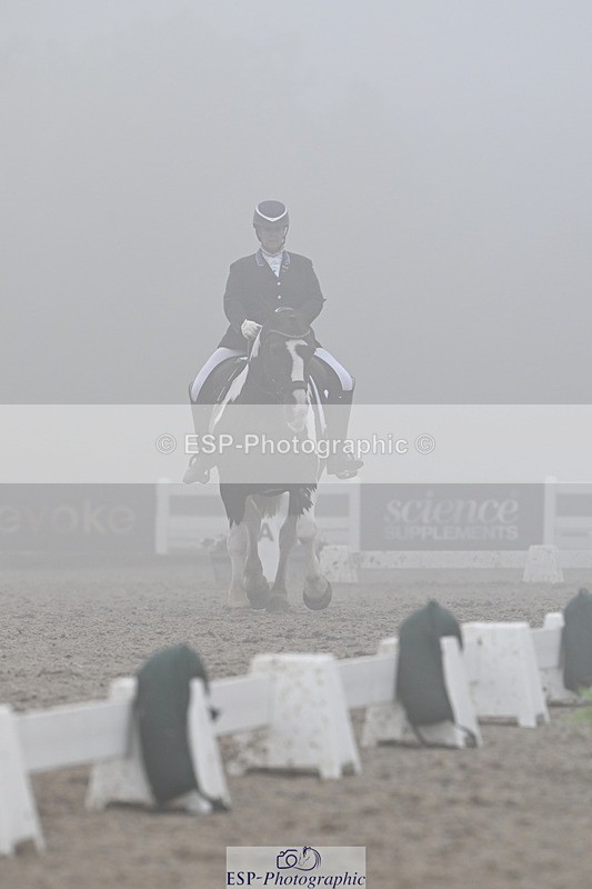 250907-145833-08998 - 106-Lucy.HamblettGalliano.Gold.Dust