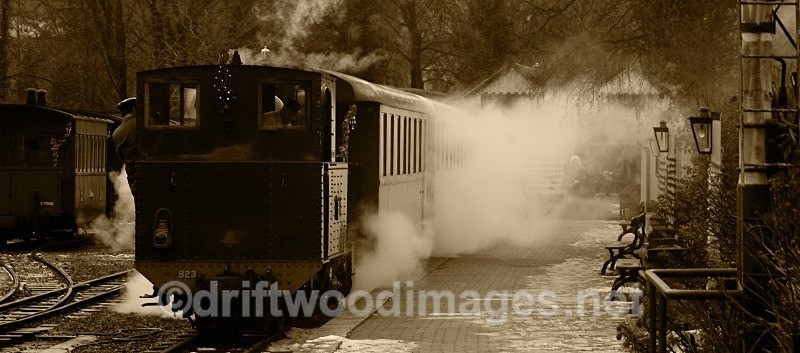 WLLR Santa Special Dec 2010 1145 departure - The Welshpool & Llanfair Light Railway