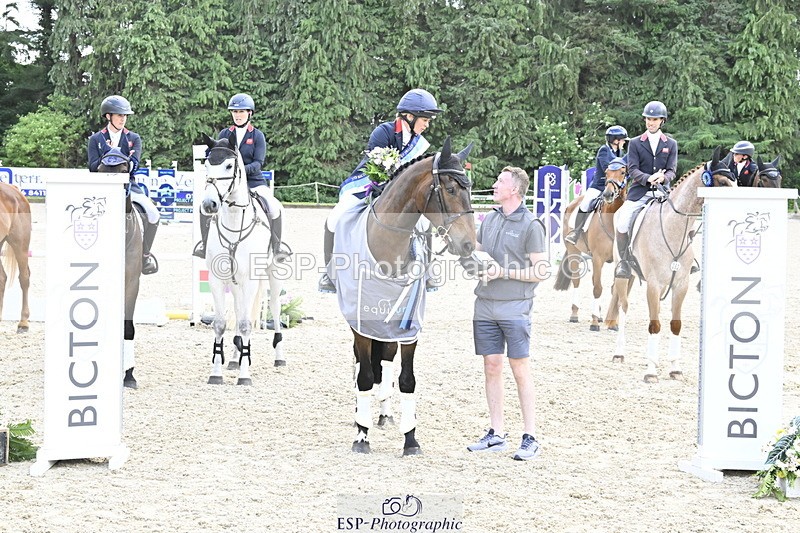 250525A-161216-18530 - Presentations Section C CCI 2 Star Long