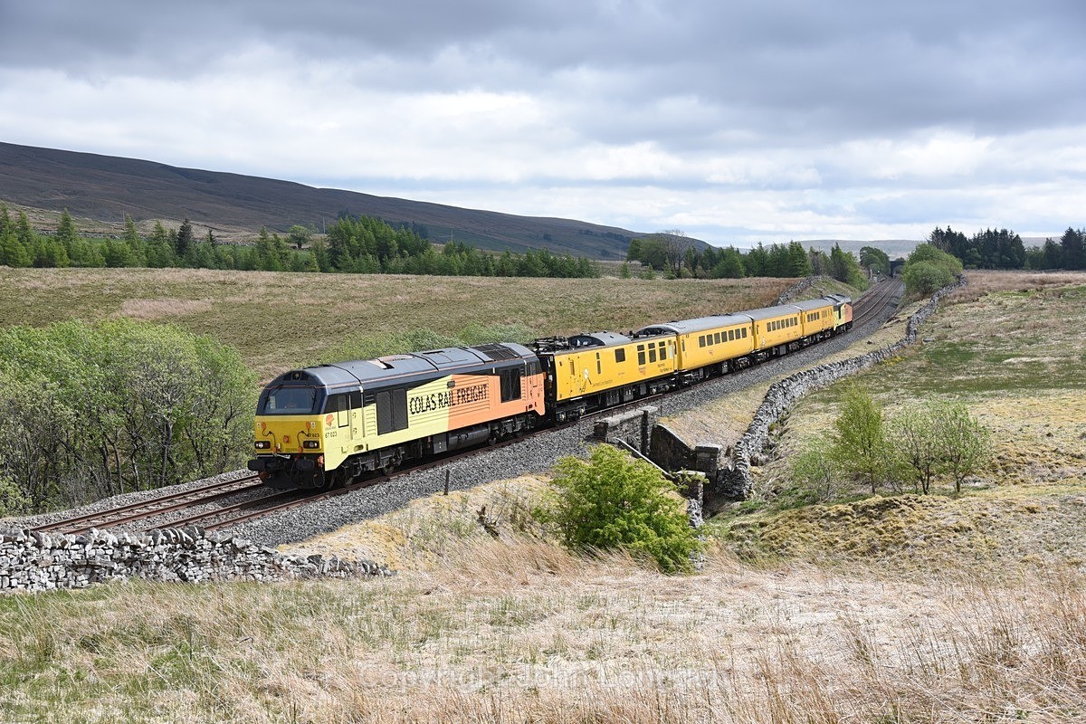 JL - 17.5.20 1Q18 67023 & 67024 Derby RTC - Heaton, Ais Gill - Ais Gill (road bridge northbound)