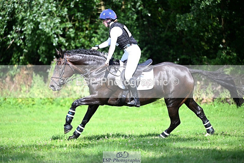 240803-161541-09469 - 269-Lauren_Dawson-BLAKNEYS_DAISY