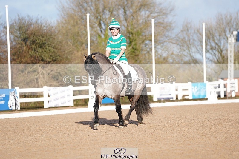 241214-112722-00299 - 117-Janine.Paterson-Pottertonpark.Mulreesh