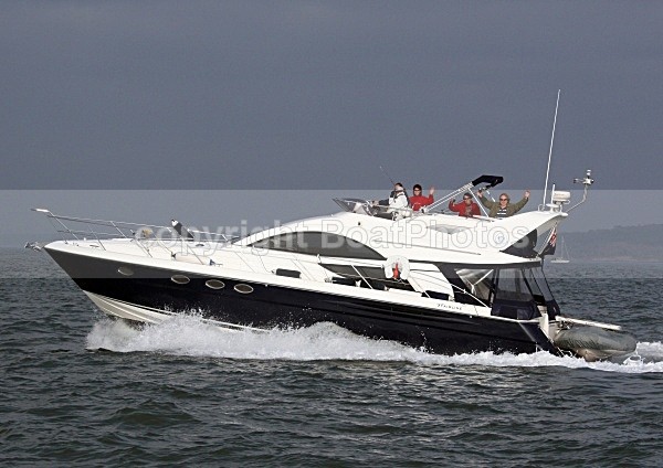090412 FAIRLINE IMG_1823 - Flybridge Cruisers