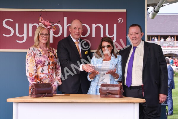 yr17082022r1-071 - Race 1 1.50pm Sky Bet & Symphony Group Stakes