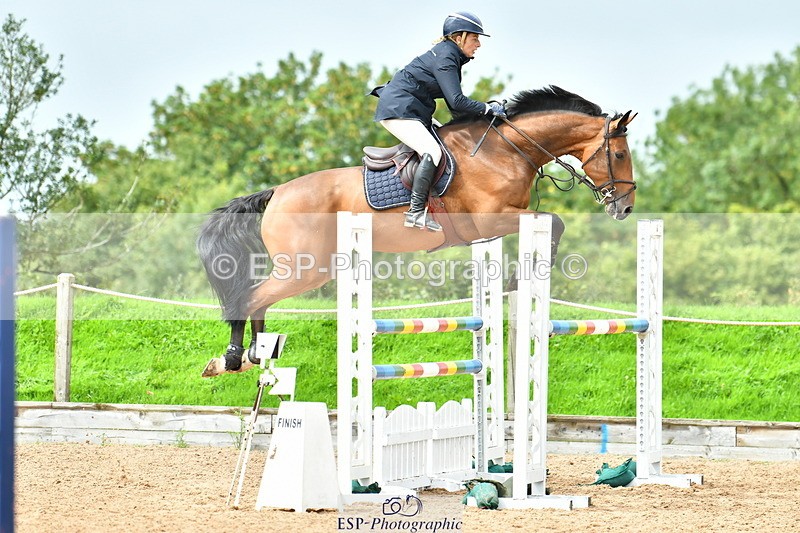230805A-120811-00338 - Cls 3 Snr Foxhunter & 1.20m Open
