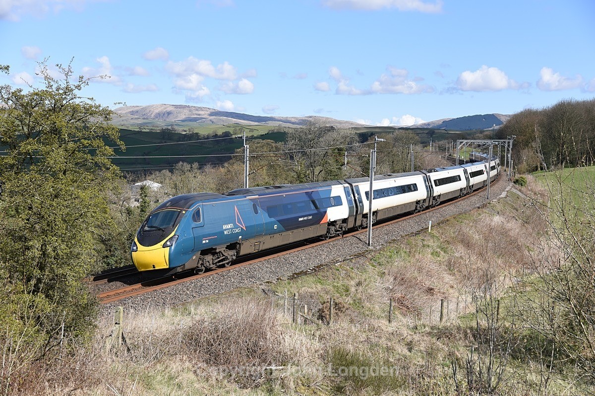 JL - 10.4.21 390114 9M52 08:53 Edinburgh - London Euston, Bensons Hall - West Coast Main Line (north to south)