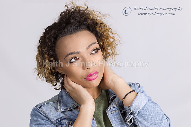 0KJS0909 - Portraiture