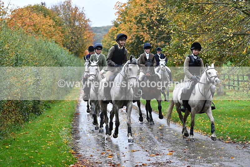 WJ5_6368 - B&B walk back for Hunt Tea !