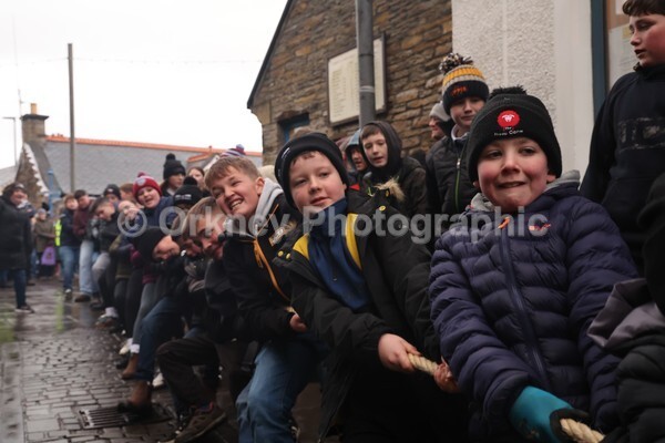 DAD_1987 - Stromness Yule Log Pull