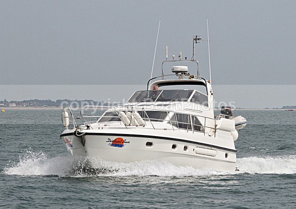 110711 DISTANT SUN IMG_9465 - Flybridge Cruisers